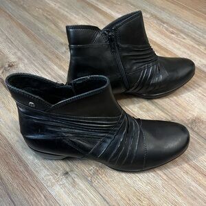 NWOT Black Pleated Romika Banja Ankle Boots